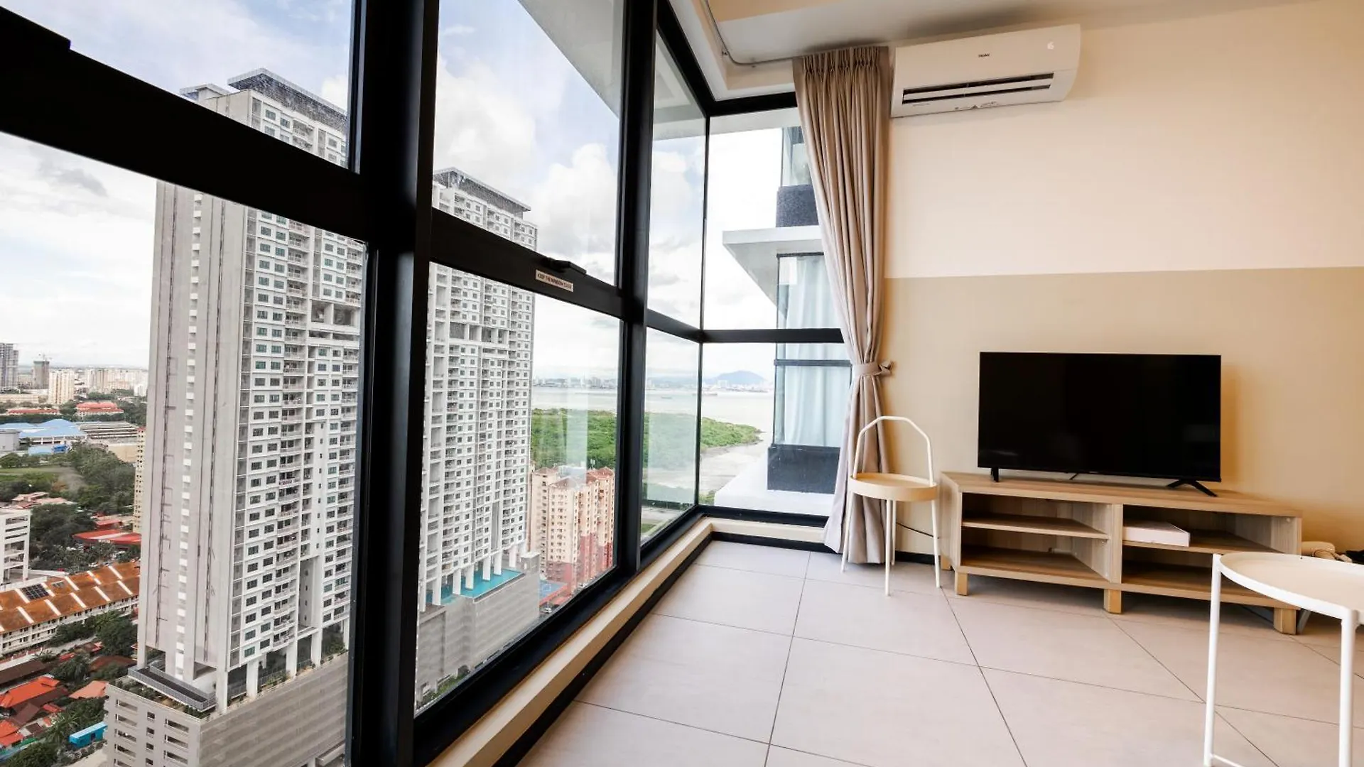 Ua26 #2Br Family Staycation Jelutong Ma­lay­sia